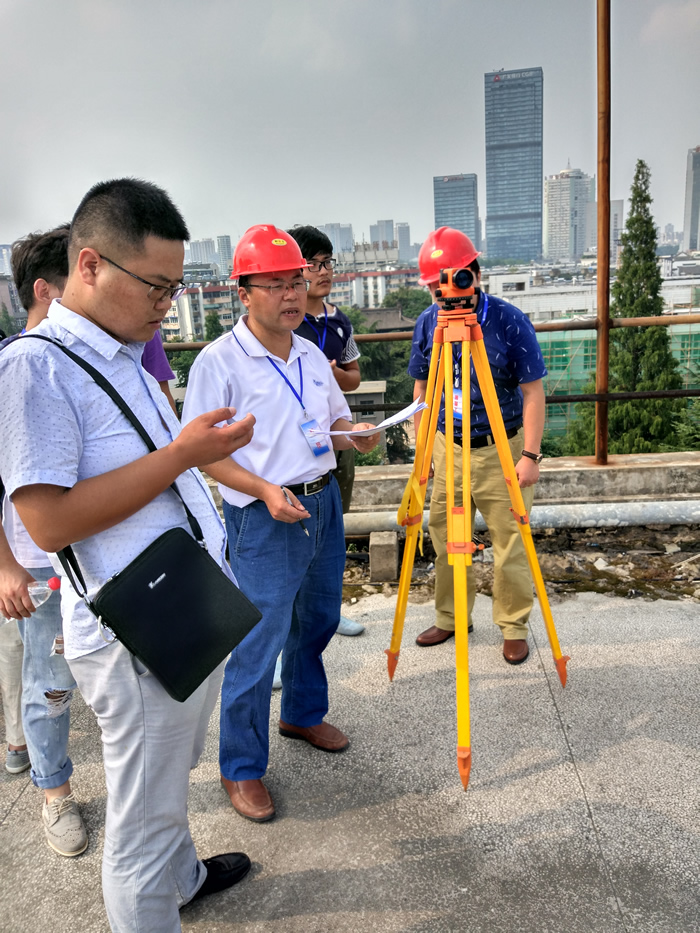 测量工实操考试现场钢筋工考试中.管道工考试中.